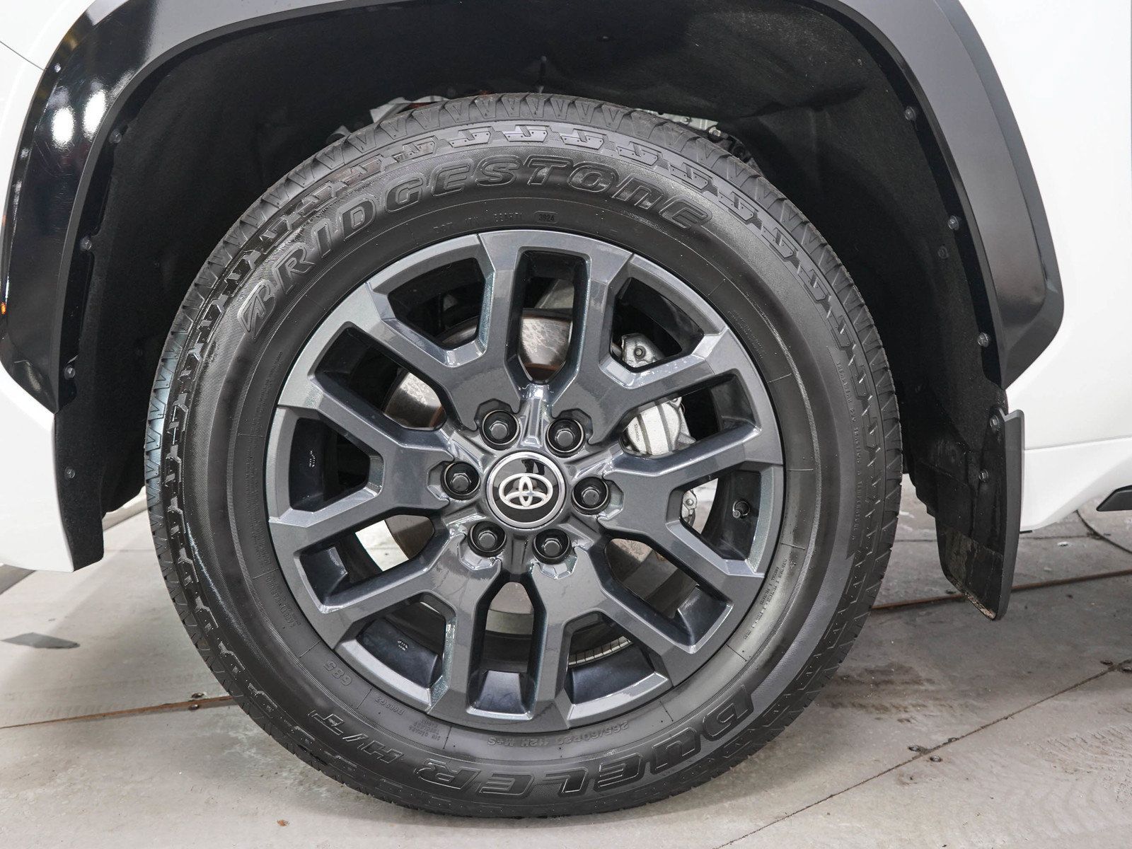 Used 2025 Toyota Sequoia Platinum AWD/4WD image 33