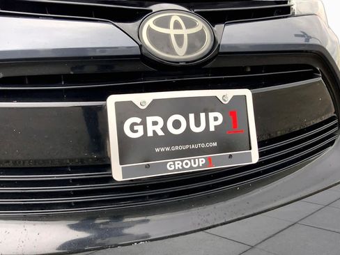 Used 2018 Toyota Corolla LE FWD image 29