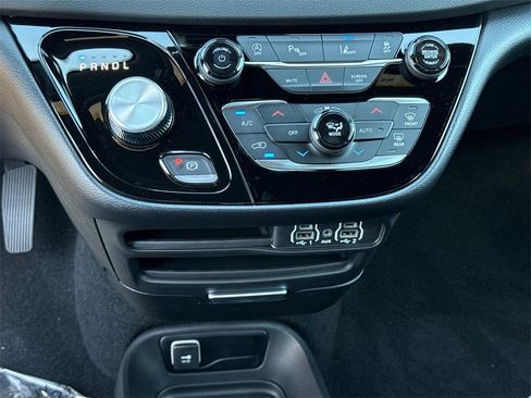 New 2025 Chrysler Voyager LX image 29