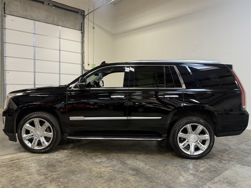 Used 2018 Cadillac Escalade Luxury AWD/4WD image 4