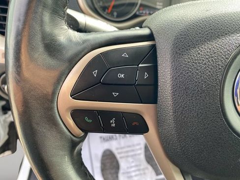 Used 2018 Jeep Cherokee Limited AWD/4WD image 19
