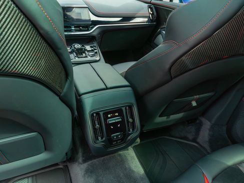 Used 2025 Aston Martin DBX 707 image 64