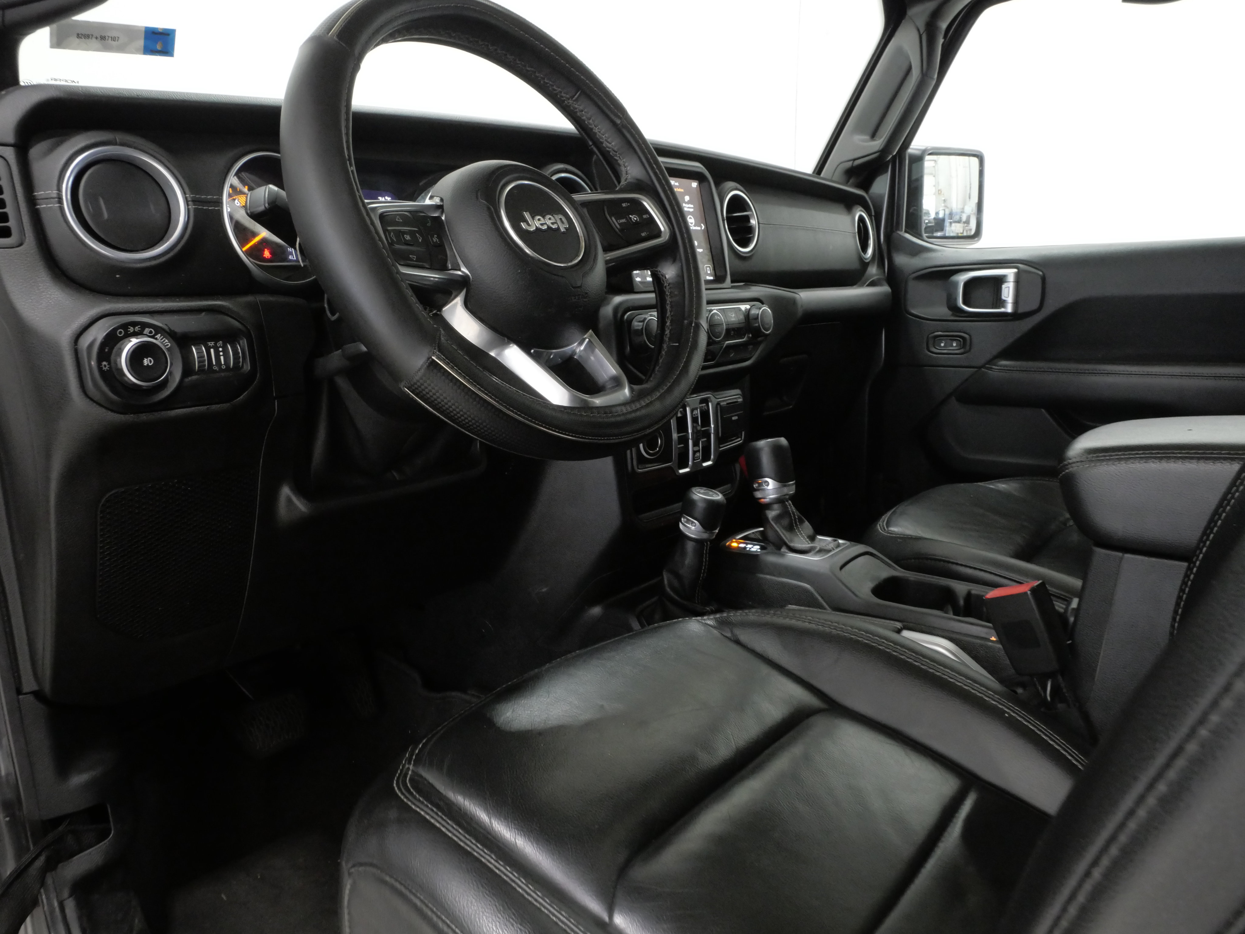Used 2018 Jeep Wrangler Unlimited Sahara AWD/4WD image 12