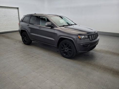 Used 2017 Jeep Grand Cherokee Altitude AWD/4WD image 11