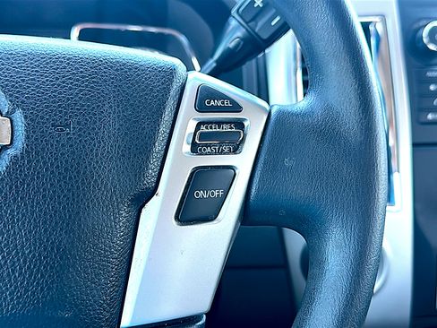 Used 2019 Nissan Titan SV image 28