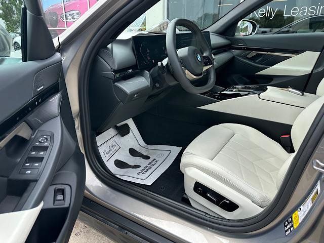 Used 2024 BMW 530i xDrive w/ Premium Package AWD/4WD image 13