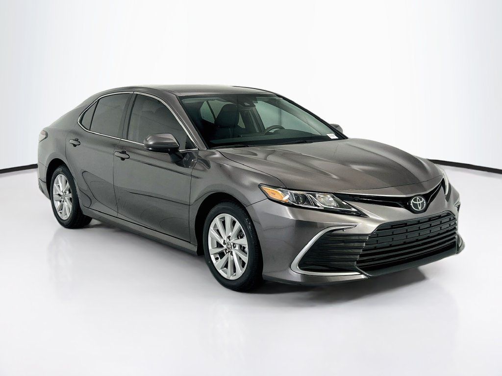 Used 2024 Toyota Camry LE FWD image 3