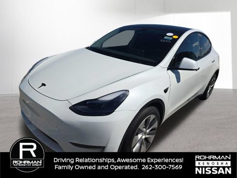 Used 2024 Tesla Model Y 2WD image 1