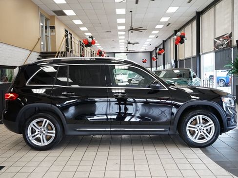 Used 2023 Mercedes-Benz GLB 250 4MATIC w/ Premium Package image 17
