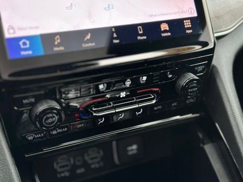 Used 2023 Jeep Grand Cherokee L Overland AWD/4WD image 14