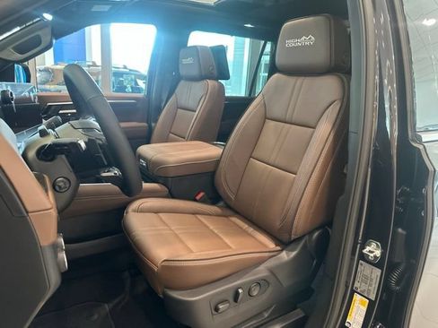 New 2026 Chevrolet Suburban High Country AWD/4WD image 9