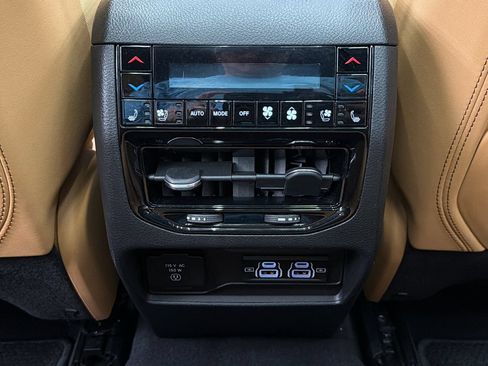 Used 2023 Jeep Grand Cherokee Summit AWD/4WD image 35