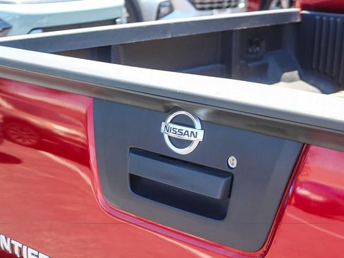 Used 2017 Nissan Frontier SV RWD image 8
