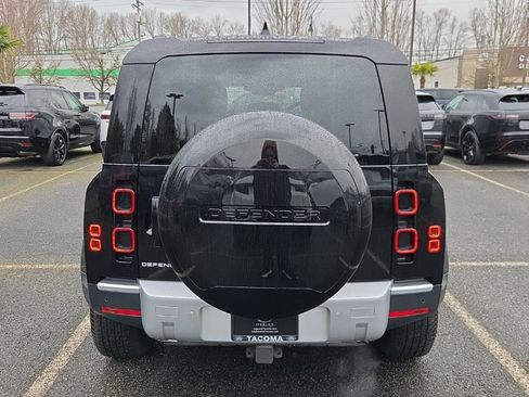 Used 2025 Land Rover Defender 110 S image 6