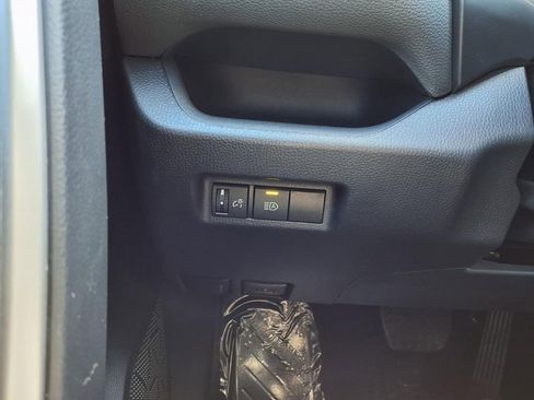 Used 2025 Toyota RAV4 XLE AWD/4WD image 16