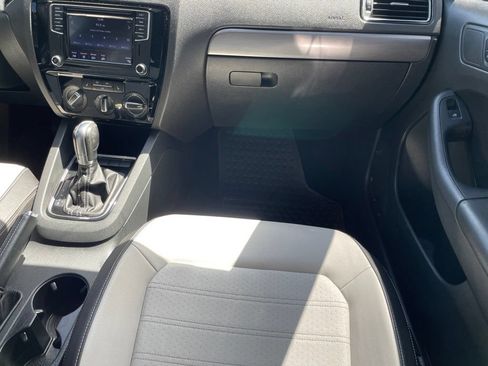 Used 2016 Volkswagen Jetta Sport FWD image 22