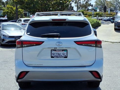 Used 2023 Toyota Highlander Platinum FWD image 6