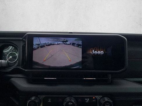 Used 2025 Jeep Wrangler Unlimited Rubicon AWD/4WD image 12