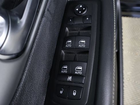 Used 2025 Chrysler Pacifica Select FWD image 34