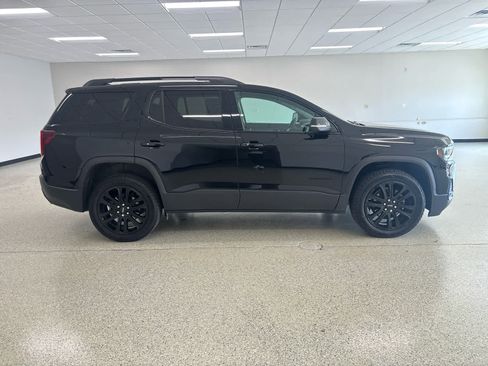 Used 2023 GMC Acadia SLE w/ Driver Convenience Package image 7