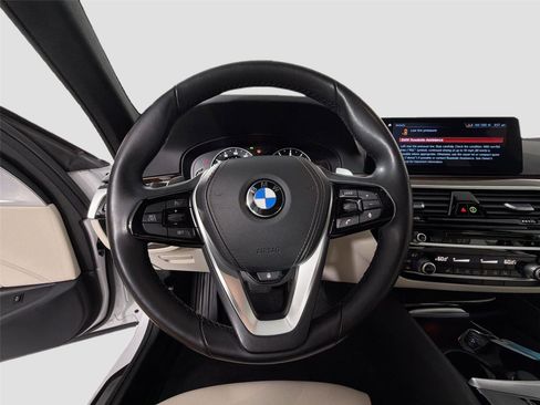 Used 2017 BMW 530i RWD image 11