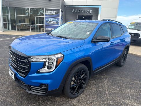 Used 2024 GMC Terrain SLT w/ Elevation Edition AWD/4WD image 3