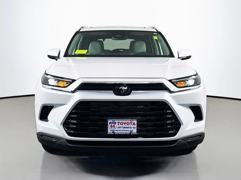 Used 2025 Toyota Grand Highlander AWD image 11