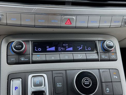 Used 2022 Hyundai Palisade SEL w/ Premium Package FWD image 12