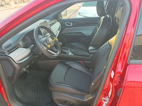 Used 2025 Jeep Compass Latitude w/ Sun & Sound Group image 4