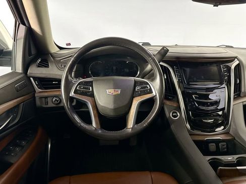 Used 2020 Cadillac Escalade Luxury image 27