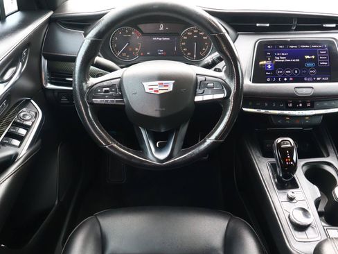 Used 2022 Cadillac XT4 Sport w/ Enhanced Visibility Package FWD image 8