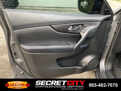 Used 2020 Nissan Rogue SV w/ Premium Package AWD/4WD image 14