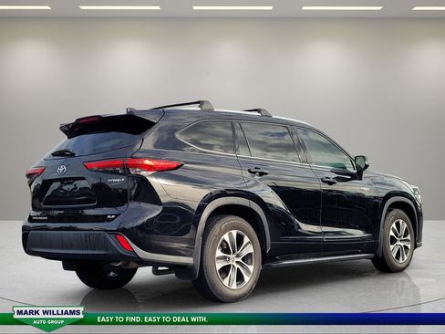 Used 2021 Toyota Highlander XLE FWD image 4
