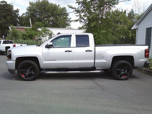 Used 2017 Chevrolet Silverado 1500 LT w/ Redline Edition AWD/4WD image 2