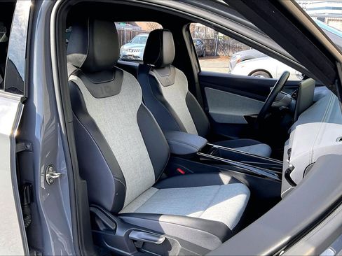 Certified 2023 Volkswagen ID.4 Pro image 6