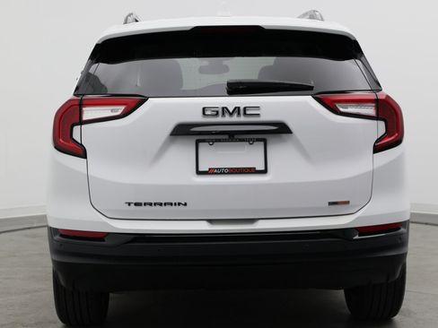 Used 2024 GMC Terrain SLE w/ Driver Convenience Package FWD image 7