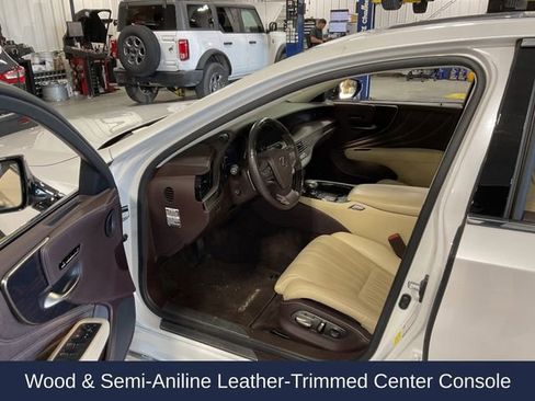 Used 2020 Lexus LS 500 w/ Interior Upgrade Package RWD image 9