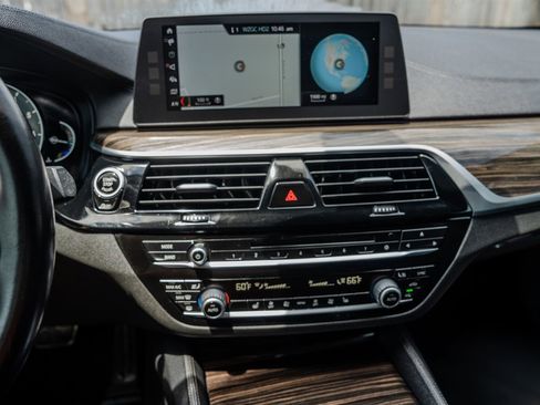 Used 2018 BMW 540i image 21