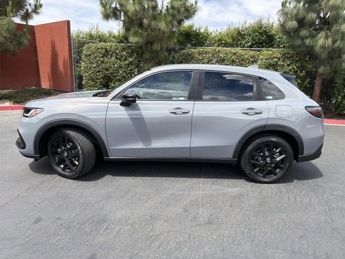 Used 2023 Honda HR-V Sport image 3