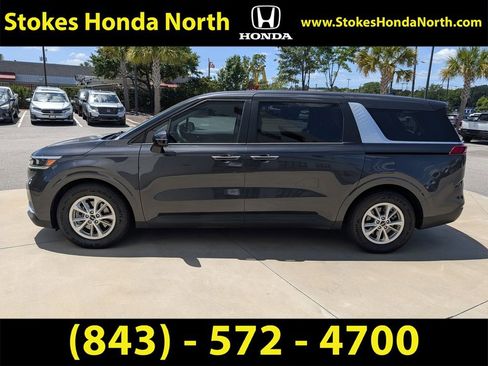 Used 2023 Kia Carnival LX FWD image 11