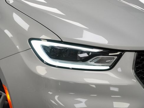 New 2026 Chrysler Pacifica Select image 5