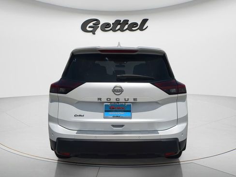 Certified 2025 Nissan Rogue SV FWD image 6