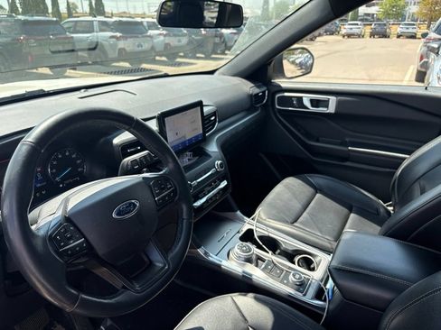 Used 2020 Ford Explorer XLT w/ Equipment Group 202A AWD/4WD image 4