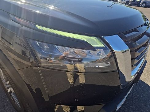 Used 2025 Nissan Pathfinder SL AWD/4WD image 31