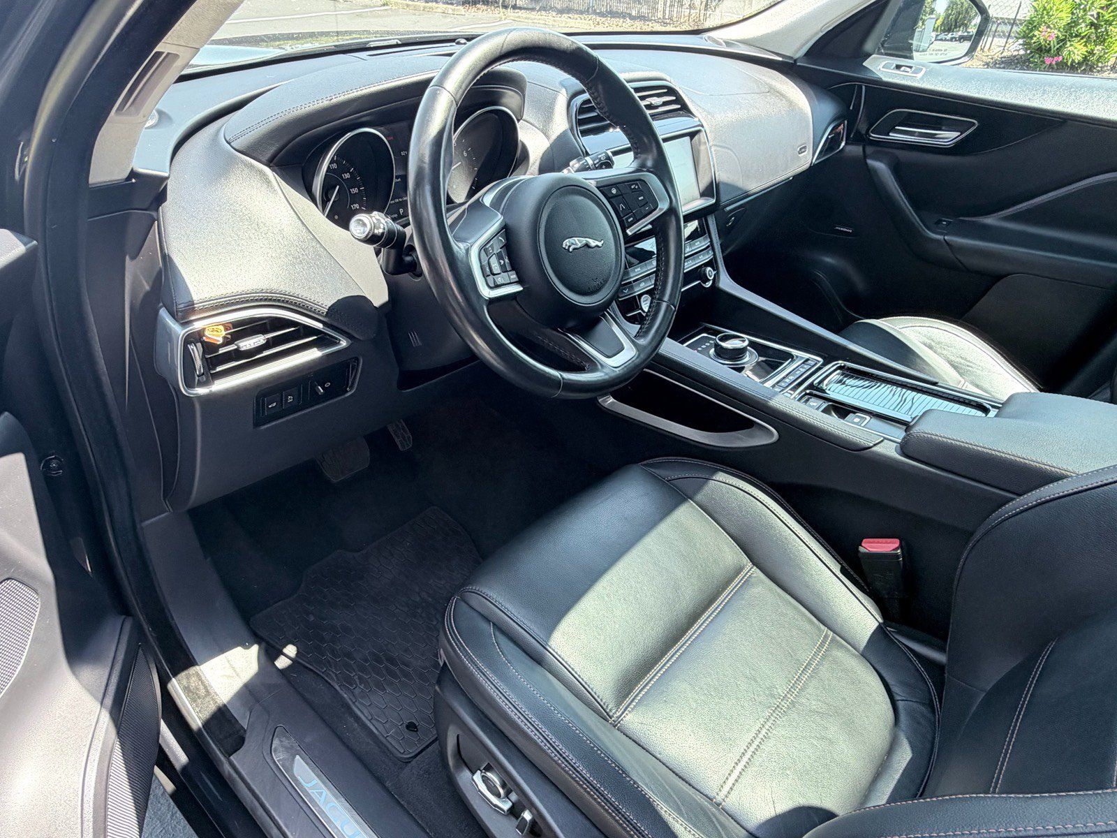 Used 2020 Jaguar F-PACE Prestige AWD/4WD image 12