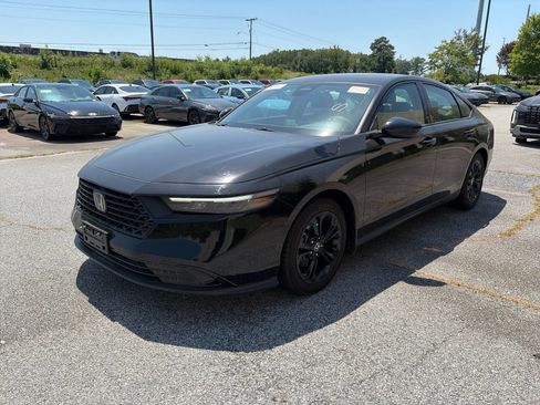 Used 2025 Honda Accord SE image 2