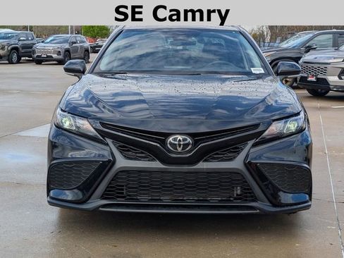 Used 2024 Toyota Camry SE image 3