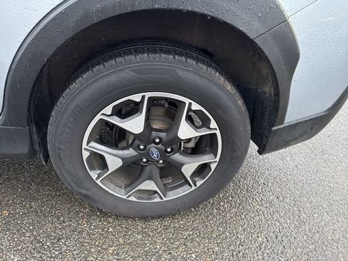 Used 2019 Subaru Crosstrek 2.0i Premium w/ Eyesight System image 12