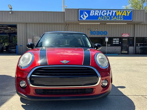Used 2018 MINI Cooper 2-Door Hardtop w/ Premium Package FWD image 3