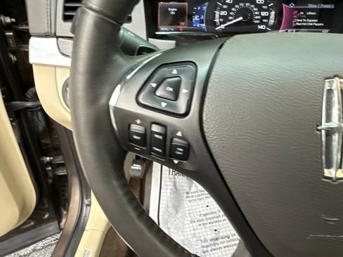 Used 2015 Lincoln MKS AWD image 26